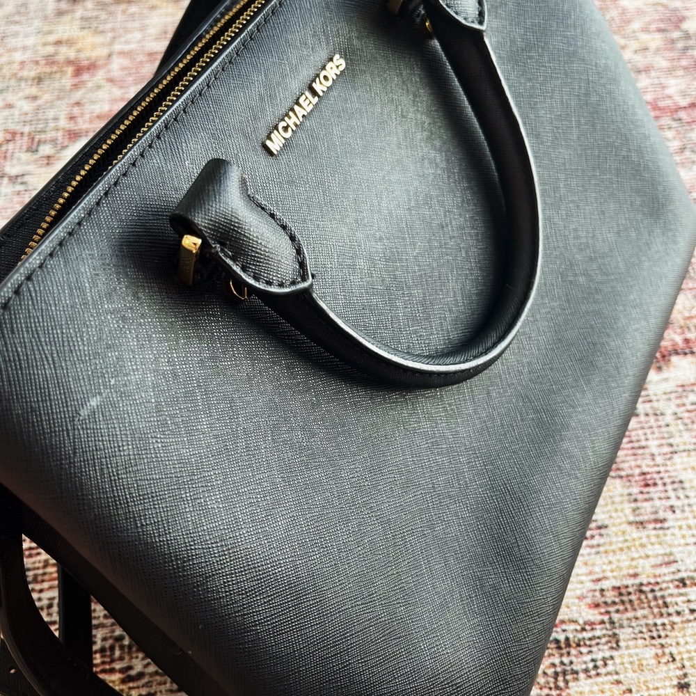 Michael Kors Savana Large Saffiano Leather Satchel. - Picture 3 of 8